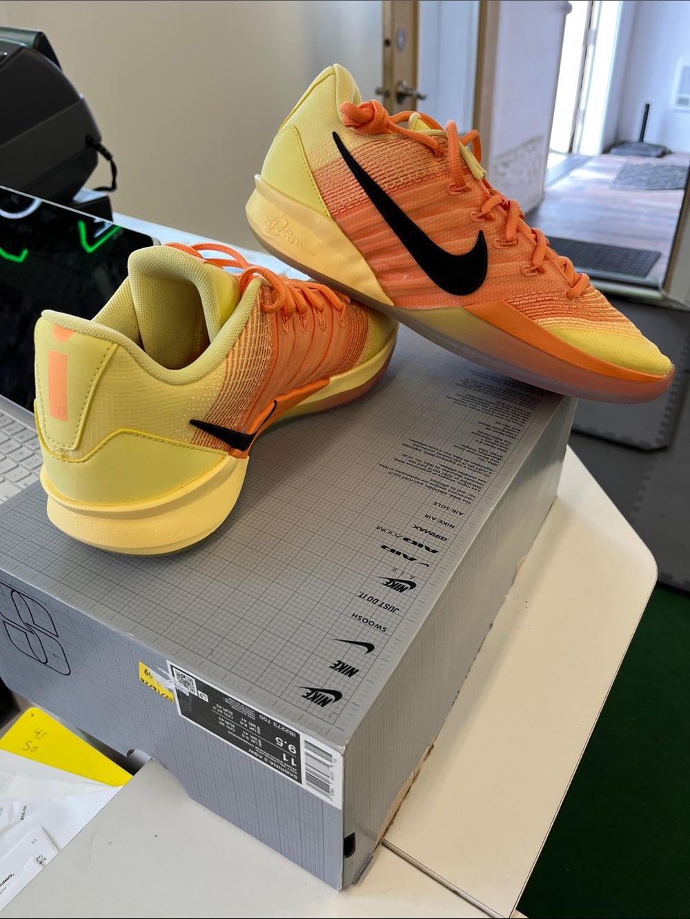Nike Men’s Orange & Yellow Low-Top Sneakers